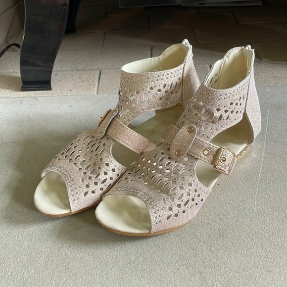 Gold gladiator style sandals 8-8.5 (39) - Picture 1 of 5